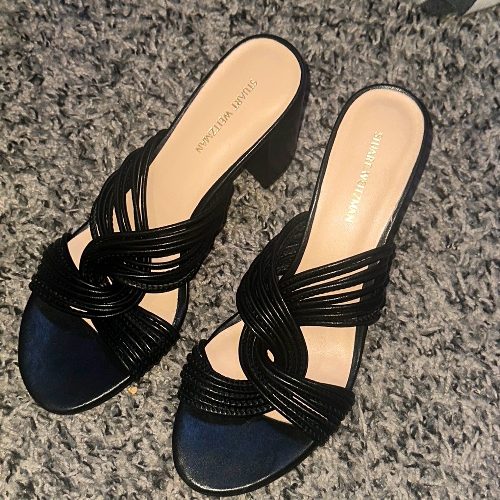 NWOT. Stuart Weitzman Black Heeled Leather Shoes with Elegant Design. Size 7.5